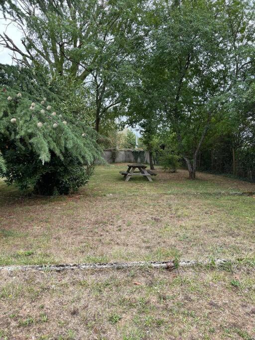 La Lande - Petite Maison Avec Jardin Vendat Exterior foto