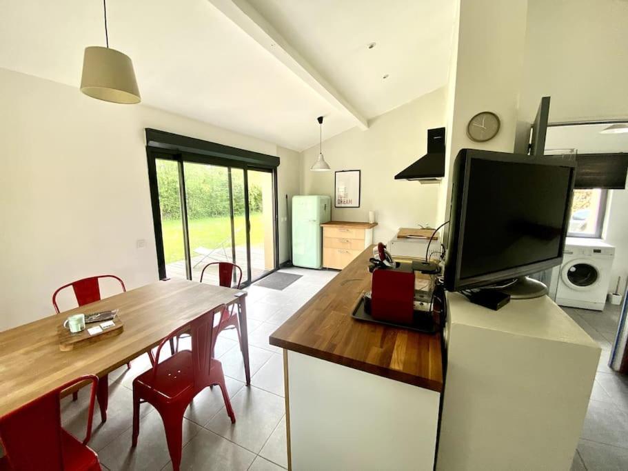 La Lande - Petite Maison Avec Jardin Vendat Exterior foto